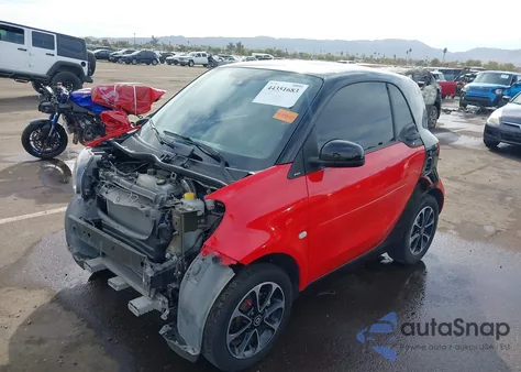 2016 Smart Fortwo Passion z USA, uszkodzony, nr VIN WMEFJ5DA4GK068941